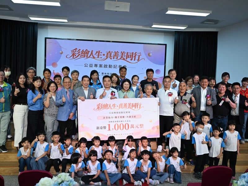 盼公私協力、持續陪伴弱勢家庭  ! 吳秀華出席「彩繪人生‧真善美同行」啟動儀式　