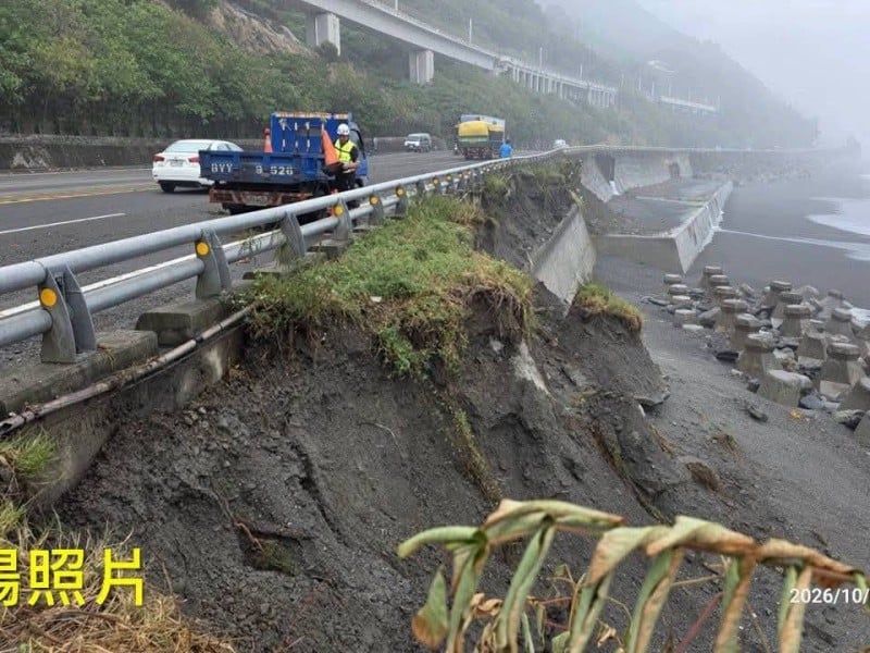強浪掏空海側覆土！台9線多良路段「流失約40公尺」