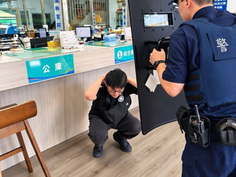 模擬歹徒闖入農會行搶！實境防搶演練強化防護