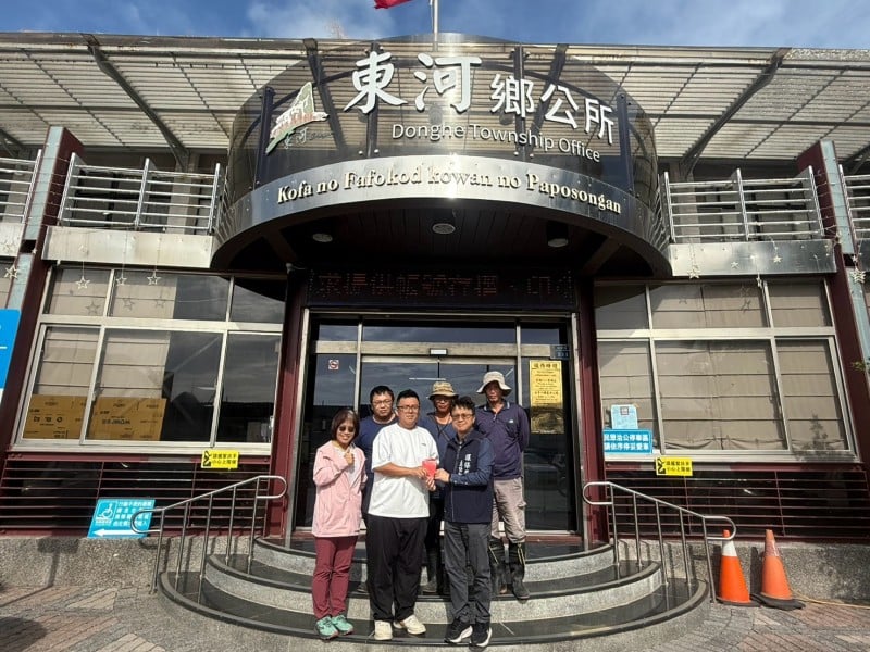 感謝清潔隊員守護臺東 饒慶鈴加碼千元隊員節禮金向夥伴致謝