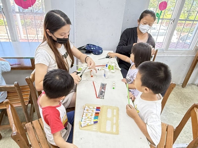 親子彩繪風車轉出幸福！縱谷線社福中心推動正向教養
