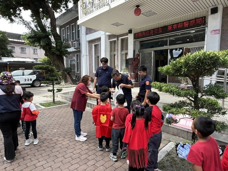 幼兒園萌娃萬聖節報到，舞蹈傳歡樂互動學安全