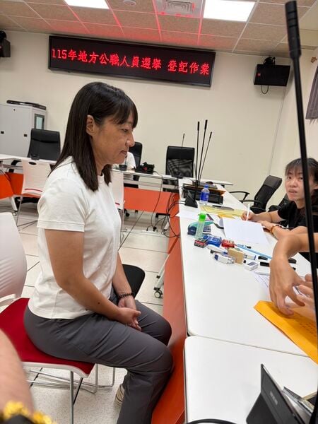 李曉婷_51a16dba2805965f.jpg