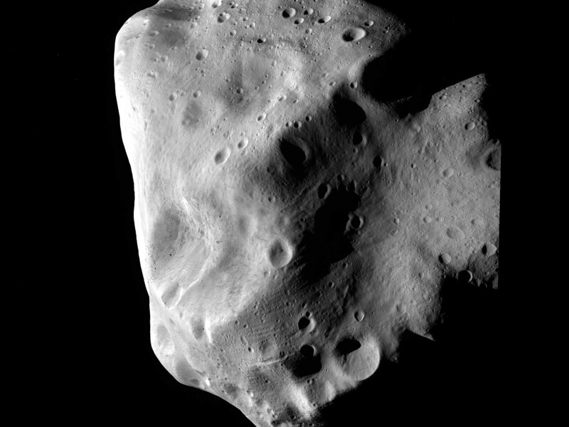 Rosetta_triumphs_at_asteroid_Lutetia.jpg
