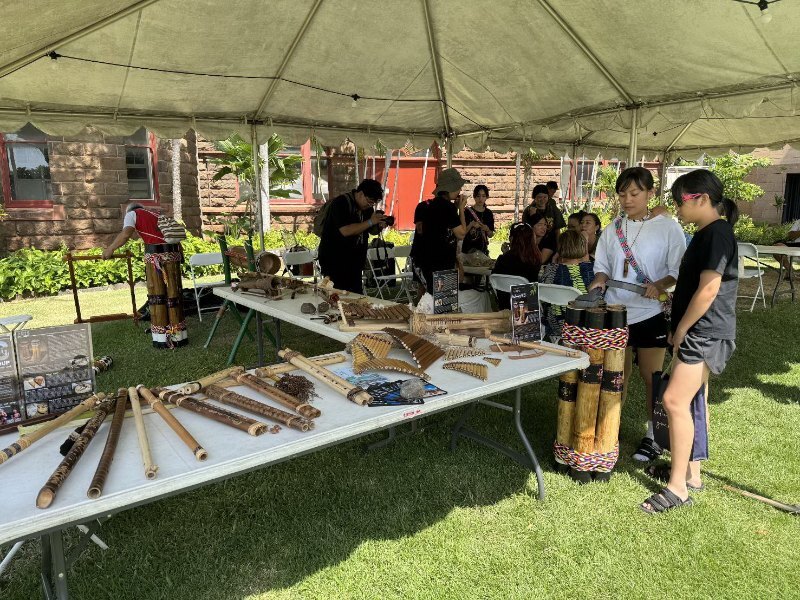 816156致贈傳統樂器給畢夏博物館_0.jpg