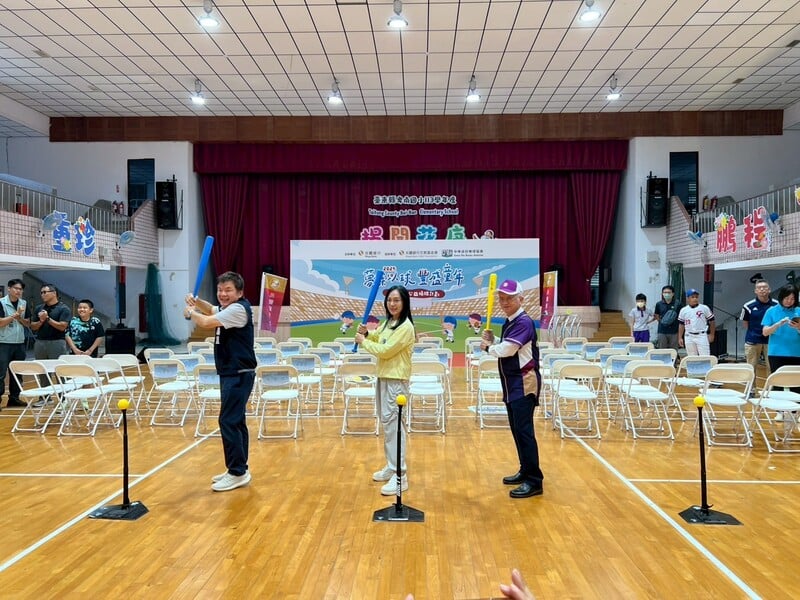 LINE_ALBUM_202593_兆豐銀行_捐贈迷你棒球_250903_16_0.jpg