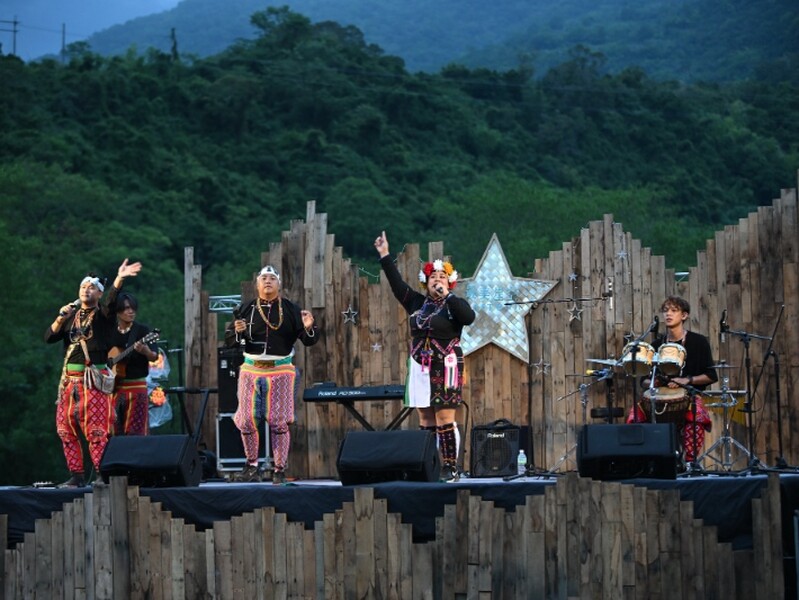 台東最美星空音樂會_卑南場卑南族青春歌隊帶來一連串組曲為活動揭_開序幕_0.jpg