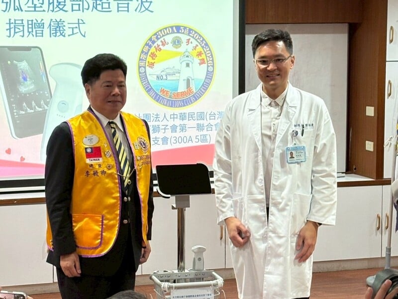 圖三臺東醫院梁祐瑋副院長代表醫院受贈移動式腹部超音波_0.jpg