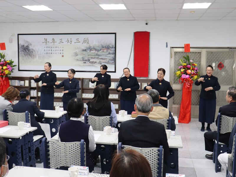 慈濟師兄師姐手語表演_0.jpg