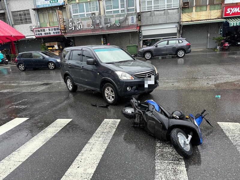 新生車禍01.jpeg