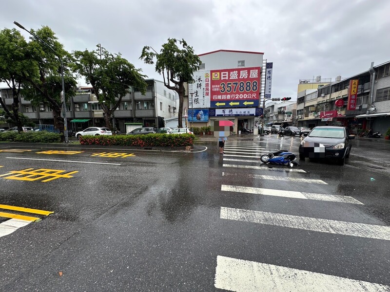 新生車禍02.jpeg